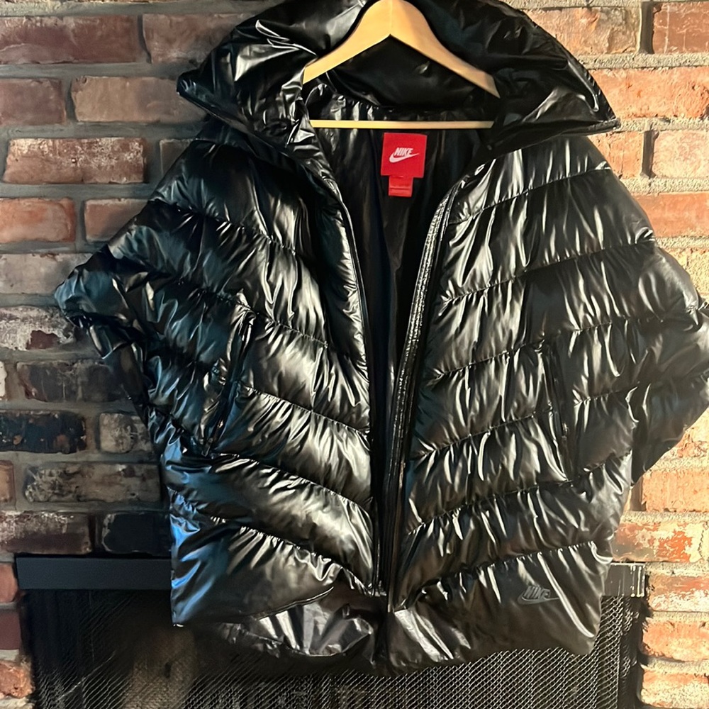 Super stylish Nike puffer vest/cape in black